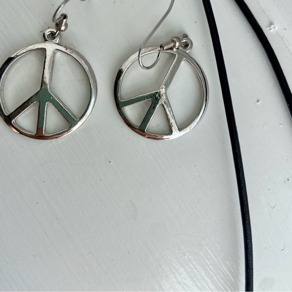☮️✌️☮️ peace sign earrings and necklace set ☮️✌️☮️ - Picture 4 of 6
